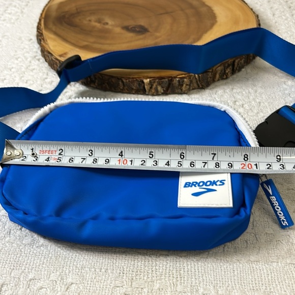 Brooks Blue Belt Bag with Streamlined Design 8x5 - Picture 6 of 6